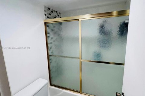 Condominio en venta en Sunny Isles Beach, Florida, 1 dormitorio, 70.79 m2 № 1860070 - foto 8
