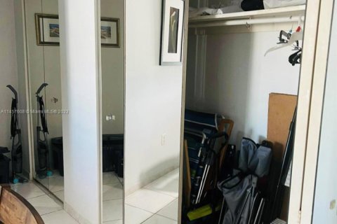 Condominio en venta en Sunny Isles Beach, Florida, 1 dormitorio, 70.79 m2 № 1860070 - foto 10