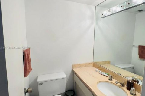 Condominio en venta en Sunny Isles Beach, Florida, 1 dormitorio, 70.79 m2 № 1860070 - foto 12