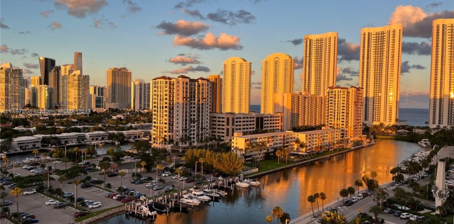 Condominio en Sunny Isles Beach, Florida, 1 dormitorio  № 1860070