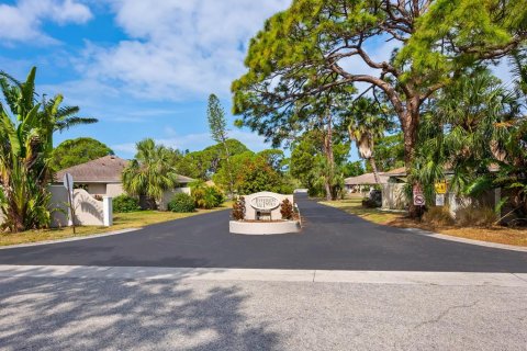 Villa ou maison à vendre à Sarasota, Floride: 2 chambres, 86.96 m2 № 1686455 - photo 23