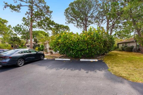 Villa ou maison à vendre à Sarasota, Floride: 2 chambres, 86.96 m2 № 1686455 - photo 2
