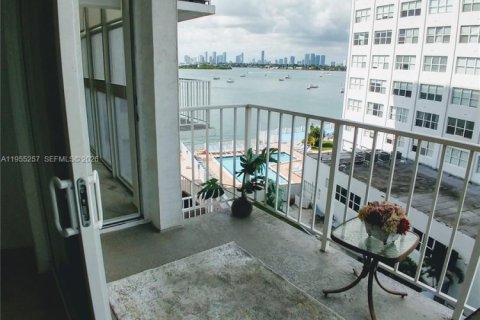 Copropriété à louer à Miami Beach, Floride: 1 chambre, 69.68 m2 № 2025785 - photo 2