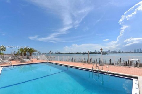 Copropriété à louer à Miami Beach, Floride: 1 chambre, 69.68 m2 № 2025785 - photo 21