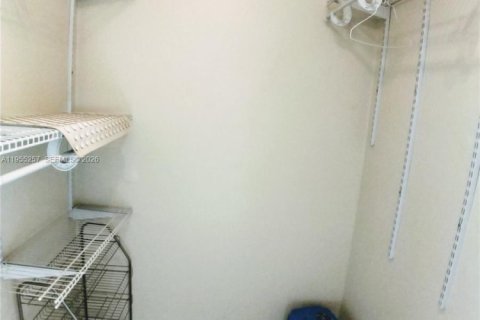 Copropriété à louer à Miami Beach, Floride: 1 chambre, 69.68 m2 № 2025785 - photo 12