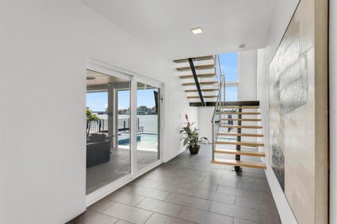 Casa en venta en Madeira Beach, Florida, 4 dormitorios, 314.38 m2 № 1782499 - foto 25