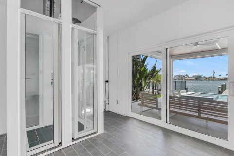 Casa en venta en Madeira Beach, Florida, 4 dormitorios, 314.38 m2 № 1782499 - foto 24