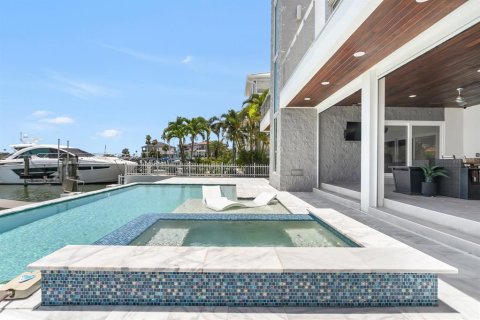 Casa en venta en Madeira Beach, Florida, 4 dormitorios, 314.38 m2 № 1782499 - foto 8