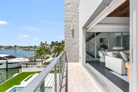 Casa en venta en Madeira Beach, Florida, 4 dormitorios, 314.38 m2 № 1782499 - foto 16
