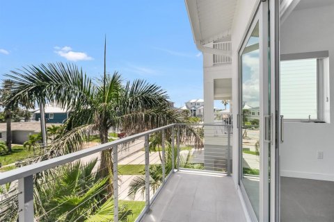 Casa en venta en Madeira Beach, Florida, 4 dormitorios, 314.38 m2 № 1782499 - foto 19