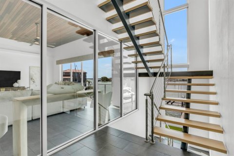 Casa en venta en Madeira Beach, Florida, 4 dormitorios, 314.38 m2 № 1782499 - foto 21