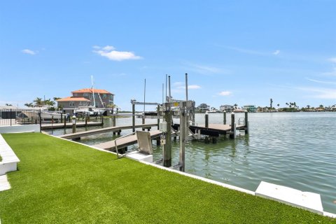 Casa en venta en Madeira Beach, Florida, 4 dormitorios, 314.38 m2 № 1782499 - foto 13
