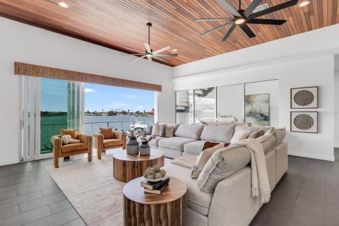 Casa en venta en Madeira Beach, Florida, 4 dormitorios, 314.38 m2 № 1782499 - foto 30