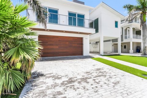 Casa en venta en Madeira Beach, Florida, 4 dormitorios, 314.38 m2 № 1782499 - foto 2