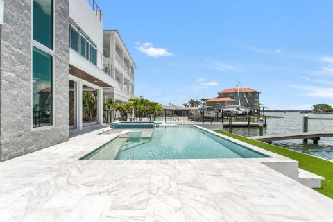 Casa en venta en Madeira Beach, Florida, 4 dormitorios, 314.38 m2 № 1782499 - foto 6