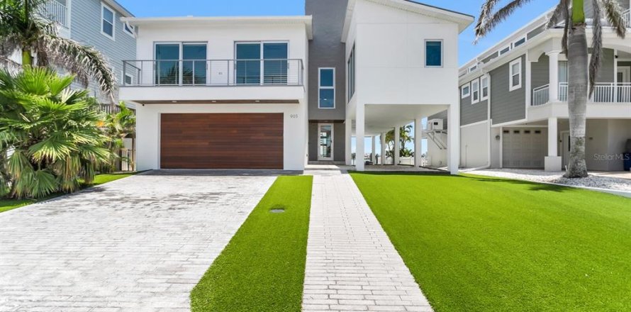 House in Madeira Beach, Florida 4 bedrooms, 314.38 sq.m. № 1782499