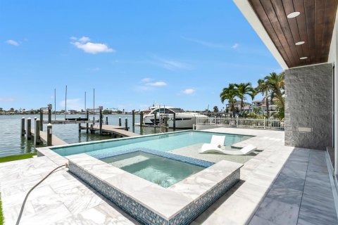 Casa en venta en Madeira Beach, Florida, 4 dormitorios, 314.38 m2 № 1782499 - foto 5