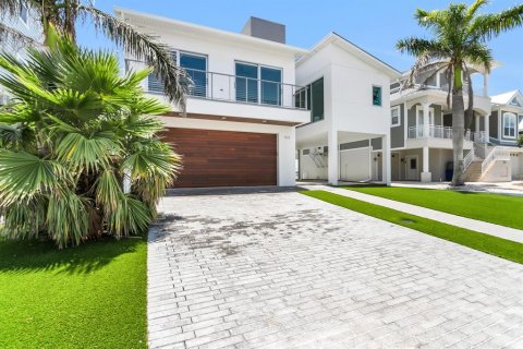 Casa en venta en Madeira Beach, Florida, 4 dormitorios, 314.38 m2 № 1782499 - foto 3