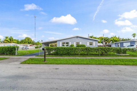 Villa ou maison à louer à West Park, Floride: 3 chambres, 108.14 m2 № 1996693 - photo 17