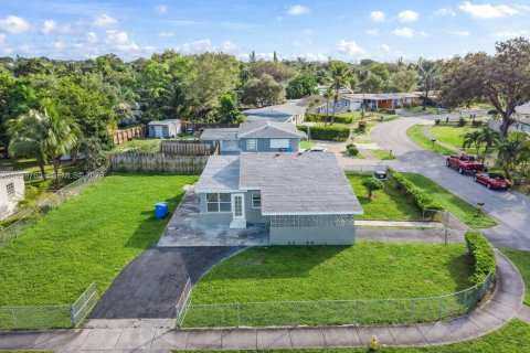 Villa ou maison à louer à West Park, Floride: 3 chambres, 108.14 m2 № 1996693 - photo 16