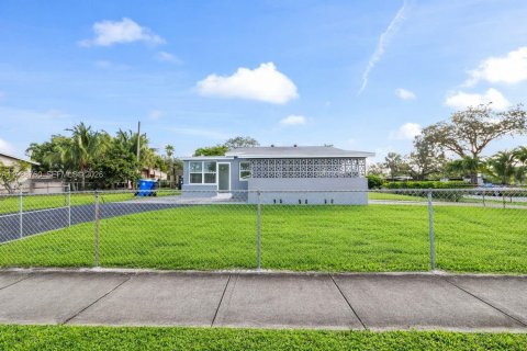 Villa ou maison à louer à West Park, Floride: 3 chambres, 108.14 m2 № 1996693 - photo 15