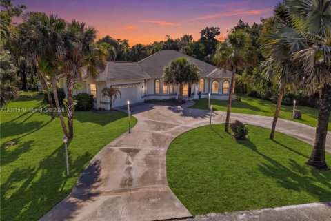 House in Lehigh Acres, Florida 4 bedrooms № 2074936