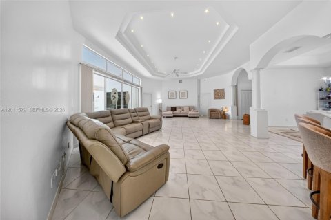 House in Lehigh Acres, Florida 4 bedrooms № 2074936 - photo 7