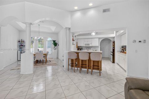 House in Lehigh Acres, Florida 4 bedrooms № 2074936 - photo 5