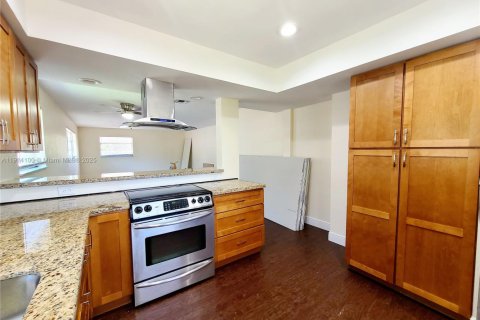 Apartamento en alquiler en Fort Lauderdale, Florida, 3 dormitorios, 102.19 m2 № 1969715 - foto 1