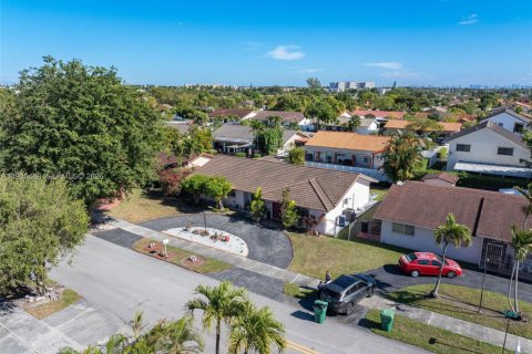 Купить виллу или дом в Майами, Флорида 4 спальни, 225.2м2, № 1996279 - фото 3