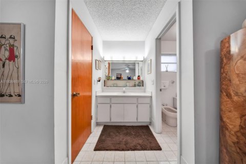 Купить виллу или дом в Майами, Флорида 4 спальни, 225.2м2, № 1996279 - фото 27