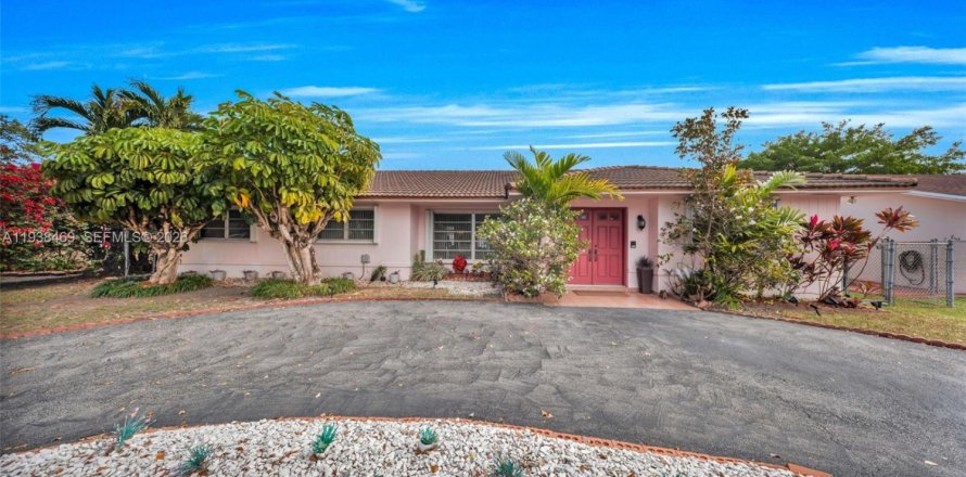 Дом в Майами, Флорида 4 спальни, 225.2м2 № 1996279