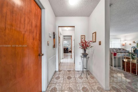 Купить виллу или дом в Майами, Флорида 4 спальни, 225.2м2, № 1996279 - фото 30