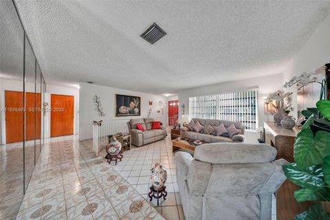 Купить виллу или дом в Майами, Флорида 4 спальни, 225.2м2, № 1996279 - фото 13