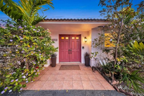 Купить виллу или дом в Майами, Флорида 4 спальни, 225.2м2, № 1996279 - фото 6