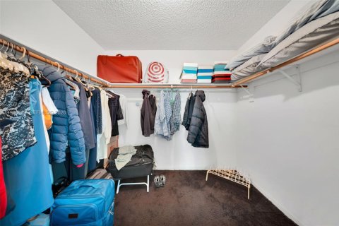 Купить виллу или дом в Майами, Флорида 4 спальни, 225.2м2, № 1996279 - фото 26