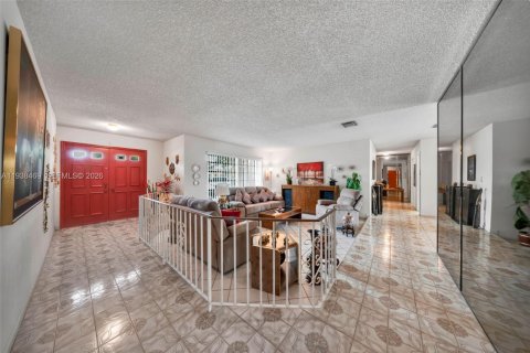 Купить виллу или дом в Майами, Флорида 4 спальни, 225.2м2, № 1996279 - фото 12