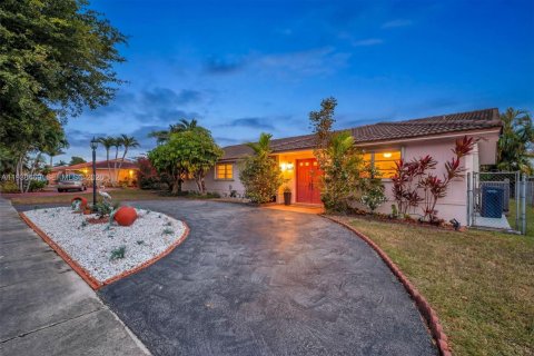 Купить виллу или дом в Майами, Флорида 4 спальни, 225.2м2, № 1996279 - фото 8