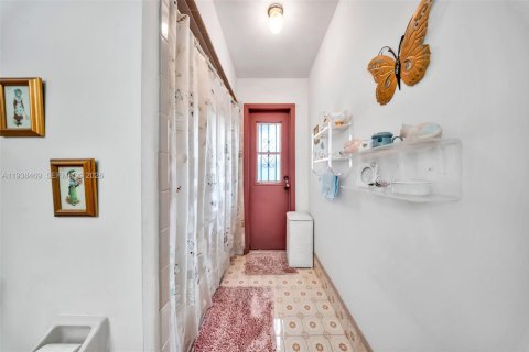 Купить виллу или дом в Майами, Флорида 4 спальни, 225.2м2, № 1996279 - фото 16