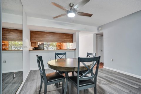 Condo in West Palm Beach, Florida, 2 bedrooms  № 1726016 - photo 10