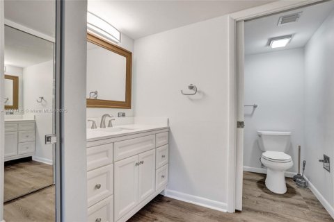 Condo in West Palm Beach, Florida, 2 bedrooms  № 1726016 - photo 25
