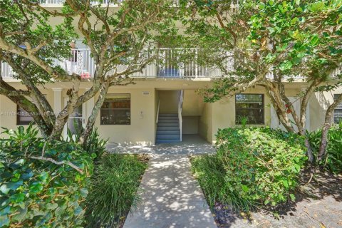 Condo in West Palm Beach, Florida, 2 bedrooms  № 1726016 - photo 1