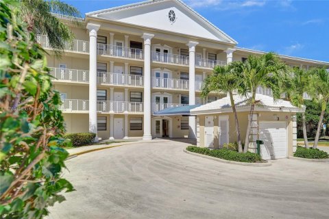 Condo in West Palm Beach, Florida, 2 bedrooms  № 1726016 - photo 2