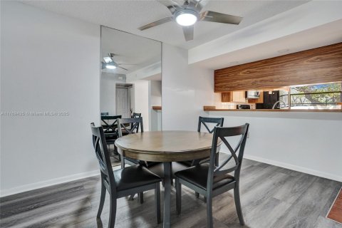 Condo in West Palm Beach, Florida, 2 bedrooms  № 1726016 - photo 12