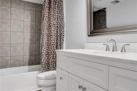Condo in West Palm Beach, Florida, 2 bedrooms  № 1726016 - photo 17