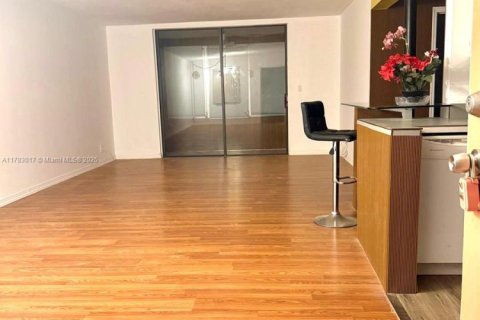 Купить кондоминиум в Лодердейл-Лейкс, Флорида 1 спальня, 69.49м2, № 1863118 - фото 21