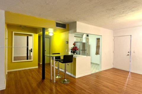 Condo in Lauderdale Lakes, Florida, 1 bedroom  № 1863118 - photo 20