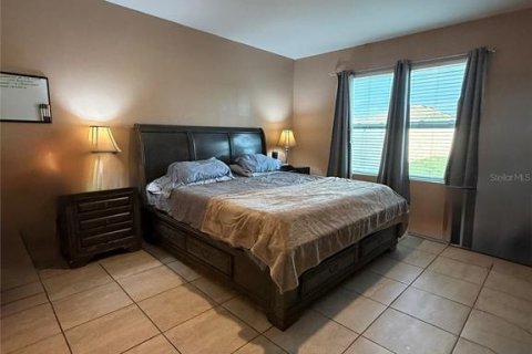 Villa ou maison à vendre à Kissimmee, Floride: 5 chambres, 260.78 m2 № 2284750 - photo 16