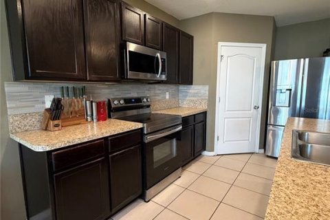 Villa ou maison à vendre à Kissimmee, Floride: 5 chambres, 260.78 m2 № 2284750 - photo 5