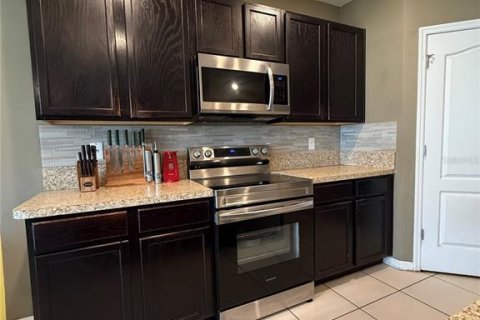 Villa ou maison à vendre à Kissimmee, Floride: 5 chambres, 260.78 m2 № 2284750 - photo 4